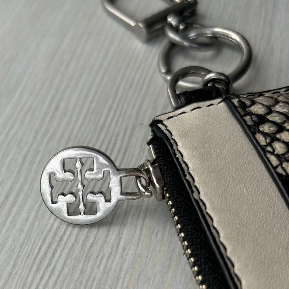 Tory Burch Card Case/Key Ring Studded 'A' Monogram, Leather Snake Print Reverse - Picture 6 of 7